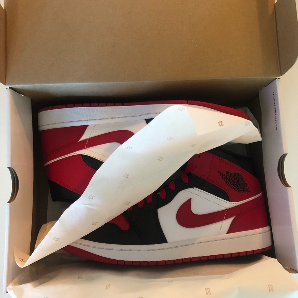 Air Jordan 1 Alternate Bred Toe